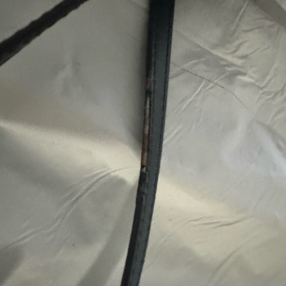 Michael Kors Tote. - Picture 4 of 5